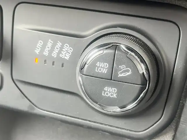 クライスラー・ジープ ジープ レネゲード リミテッド 4xe 島根県 2020(令2)年 5.3万km 黒 4WD/純正ナビ　/(ワンセグＴＶ/Ｂｌｕｅｔｏｏｔｈ接続)　/レザーシート/ビルトインＥＴＣ2.0　/バックカメラ　/前席パワーシート/シートヒーター/ステアリングヒーター　/電動パーキングブレーキ　/アダプティブクルーズコントロール　/リアコーナーセンサー/レーンアシスト/衝突軽減ブレーキ/横滑り防止装置/アイドリングストップ/純正LEDヘッドライト/純正アルミホイール/フロアマット