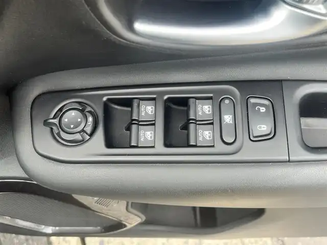 クライスラー・ジープ ジープ レネゲード リミテッド 4xe 島根県 2020(令2)年 5.3万km 黒 4WD/純正ナビ　/(ワンセグＴＶ/Ｂｌｕｅｔｏｏｔｈ接続)　/レザーシート/ビルトインＥＴＣ2.0　/バックカメラ　/前席パワーシート/シートヒーター/ステアリングヒーター　/電動パーキングブレーキ　/アダプティブクルーズコントロール　/リアコーナーセンサー/レーンアシスト/衝突軽減ブレーキ/横滑り防止装置/アイドリングストップ/純正LEDヘッドライト/純正アルミホイール/フロアマット