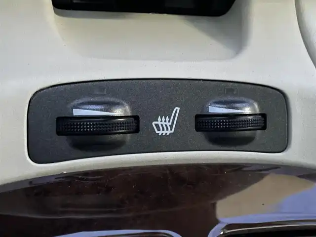 レクサス ＳＣ 430 愛知県 2007(平19)年 5.9万km プレミアムベージュメタリック ・純正マルチナビ/・CDチェンジャー/・マークレビンソン/・ETC/・パワーシート（運転席・助手席）/・シートヒーター（運転席・助手席）/・純正フロアマット/・社外18インチアルミホイール/・純正HIDヘッドライト/・リモコンキー/・クルーズコントロール/AISINドアスタビライザー