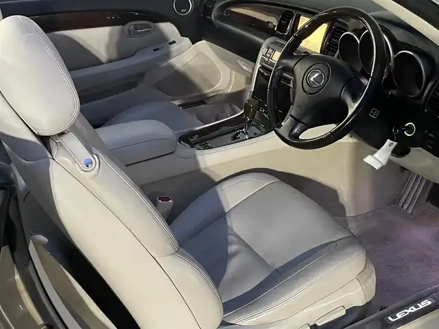レクサス ＳＣ 430 愛知県 2007(平19)年 5.9万km プレミアムベージュメタリック ・純正マルチナビ/・CDチェンジャー/・マークレビンソン/・ETC/・パワーシート（運転席・助手席）/・シートヒーター（運転席・助手席）/・純正フロアマット/・社外18インチアルミホイール/・純正HIDヘッドライト/・リモコンキー/・クルーズコントロール/AISINドアスタビライザー