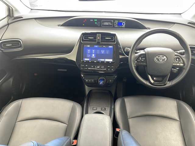 トヨタ プリウス Sツーリングセレクション 沖縄県 2019(平31)年 7.5万km ホワイトパールクリスタルシャイン 純正ナビゲーション（ＫＳＺＴ－Ｙ６８Ｔ）/フルセグテレビ/DVD/CD/ＥＴＣ/Ｂｌｕｅｔｏｏｔｈ/ドライブレコーダー（前後）/クルーズコントロール/ステアリングスイッチ/スペアキー/レザーシート/シートヒーター/バックモニター/LEDヘッドライト/電動格納ミラー