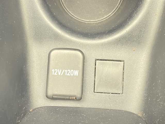 トヨタ プリウス Sツーリングセレクション 沖縄県 2019(平31)年 7.5万km ホワイトパールクリスタルシャイン 純正ナビゲーション（ＫＳＺＴ－Ｙ６８Ｔ）/フルセグテレビ/DVD/CD/ＥＴＣ/Ｂｌｕｅｔｏｏｔｈ/ドライブレコーダー（前後）/クルーズコントロール/ステアリングスイッチ/スペアキー/レザーシート/シートヒーター/バックモニター/LEDヘッドライト/電動格納ミラー