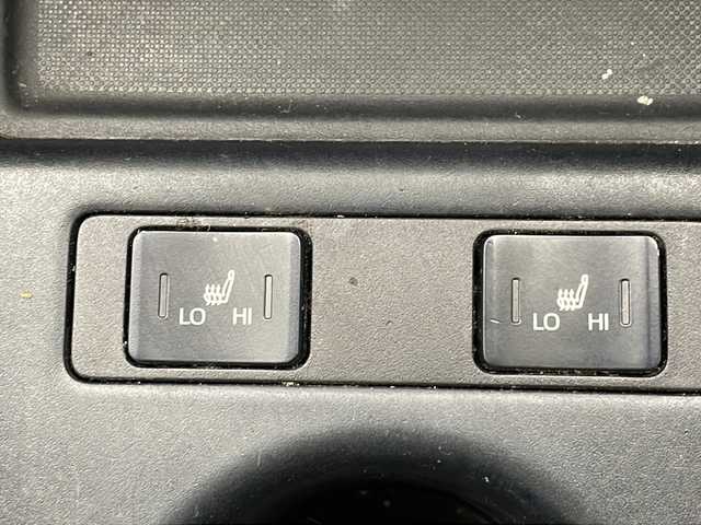 トヨタ プリウス Sツーリングセレクション 沖縄県 2019(平31)年 7.5万km ホワイトパールクリスタルシャイン 純正ナビゲーション（ＫＳＺＴ－Ｙ６８Ｔ）/フルセグテレビ/DVD/CD/ＥＴＣ/Ｂｌｕｅｔｏｏｔｈ/ドライブレコーダー（前後）/クルーズコントロール/ステアリングスイッチ/スペアキー/レザーシート/シートヒーター/バックモニター/LEDヘッドライト/電動格納ミラー