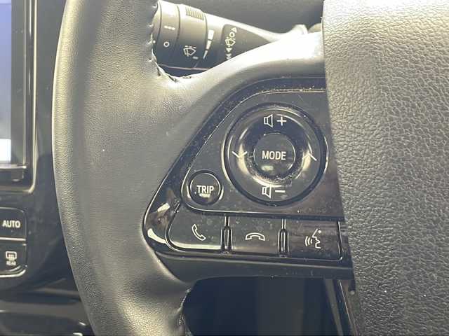 トヨタ プリウス Sツーリングセレクション 沖縄県 2019(平31)年 7.5万km ホワイトパールクリスタルシャイン 純正ナビゲーション（ＫＳＺＴ－Ｙ６８Ｔ）/フルセグテレビ/DVD/CD/ＥＴＣ/Ｂｌｕｅｔｏｏｔｈ/ドライブレコーダー（前後）/クルーズコントロール/ステアリングスイッチ/スペアキー/レザーシート/シートヒーター/バックモニター/LEDヘッドライト/電動格納ミラー