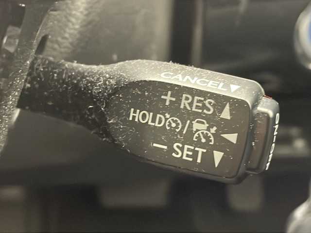 トヨタ プリウス Sツーリングセレクション 沖縄県 2019(平31)年 7.5万km ホワイトパールクリスタルシャイン 純正ナビゲーション（ＫＳＺＴ－Ｙ６８Ｔ）/フルセグテレビ/DVD/CD/ＥＴＣ/Ｂｌｕｅｔｏｏｔｈ/ドライブレコーダー（前後）/クルーズコントロール/ステアリングスイッチ/スペアキー/レザーシート/シートヒーター/バックモニター/LEDヘッドライト/電動格納ミラー