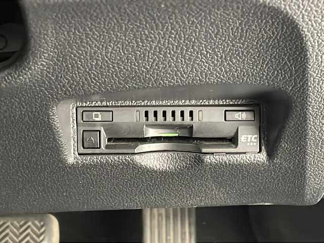 トヨタ プリウス Sツーリングセレクション 沖縄県 2019(平31)年 7.5万km ホワイトパールクリスタルシャイン 純正ナビゲーション（ＫＳＺＴ－Ｙ６８Ｔ）/フルセグテレビ/DVD/CD/ＥＴＣ/Ｂｌｕｅｔｏｏｔｈ/ドライブレコーダー（前後）/クルーズコントロール/ステアリングスイッチ/スペアキー/レザーシート/シートヒーター/バックモニター/LEDヘッドライト/電動格納ミラー