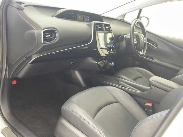 トヨタ プリウス Sツーリングセレクション 沖縄県 2019(平31)年 7.5万km ホワイトパールクリスタルシャイン 純正ナビゲーション（ＫＳＺＴ－Ｙ６８Ｔ）/フルセグテレビ/DVD/CD/ＥＴＣ/Ｂｌｕｅｔｏｏｔｈ/ドライブレコーダー（前後）/クルーズコントロール/ステアリングスイッチ/スペアキー/レザーシート/シートヒーター/バックモニター/LEDヘッドライト/電動格納ミラー