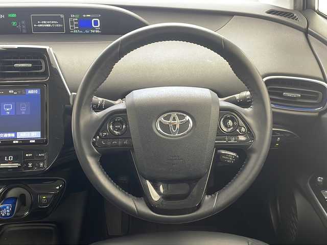 トヨタ プリウス Sツーリングセレクション 沖縄県 2019(平31)年 7.5万km ホワイトパールクリスタルシャイン 純正ナビゲーション（ＫＳＺＴ－Ｙ６８Ｔ）/フルセグテレビ/DVD/CD/ＥＴＣ/Ｂｌｕｅｔｏｏｔｈ/ドライブレコーダー（前後）/クルーズコントロール/ステアリングスイッチ/スペアキー/レザーシート/シートヒーター/バックモニター/LEDヘッドライト/電動格納ミラー