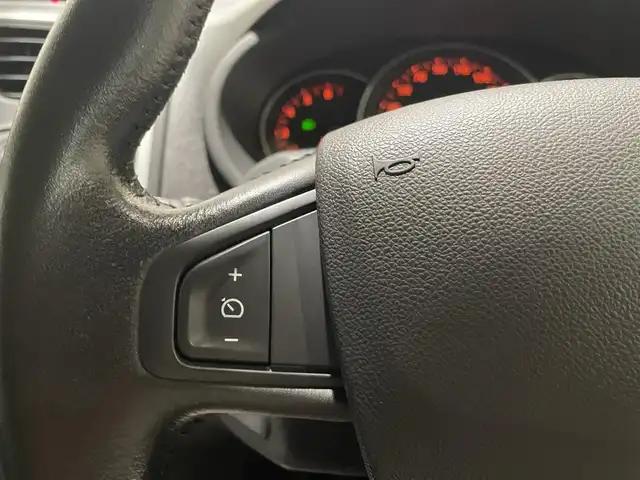 ルノー カングー ゼン 愛知県 2017(平29)年 4.1万km マロンショコラM 純正オーディオ　/Ｂｌｕｅｔｏｏｔｈ　/ＣＤ　/ＭＰ３　/ＦＭ／ＡＭ　/社外コーナーセンサー　/クルーズコントロール/ＥＴＣ　/オートエアコン　/パワーウィンドウ
