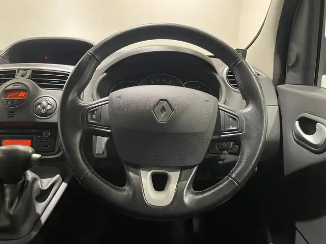 ルノー カングー ゼン 愛知県 2017(平29)年 4.1万km マロンショコラM 純正オーディオ　/Ｂｌｕｅｔｏｏｔｈ　/ＣＤ　/ＭＰ３　/ＦＭ／ＡＭ　/社外コーナーセンサー　/クルーズコントロール/ＥＴＣ　/オートエアコン　/パワーウィンドウ