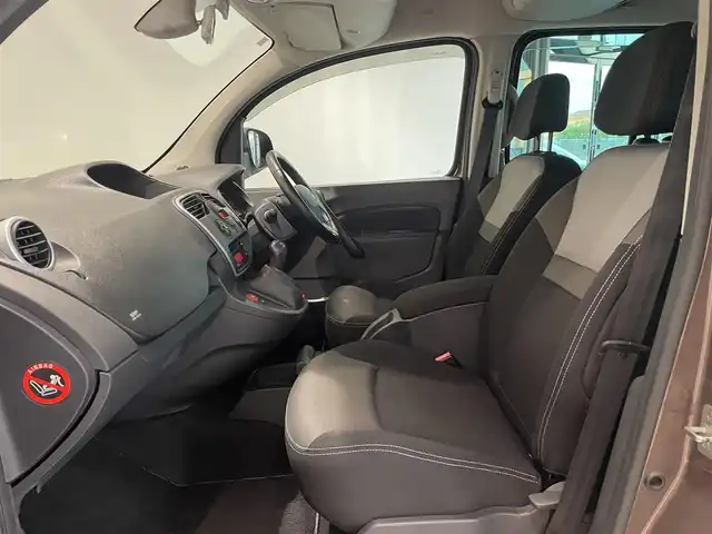 ルノー カングー ゼン 愛知県 2017(平29)年 4.1万km マロンショコラM 純正オーディオ　/Ｂｌｕｅｔｏｏｔｈ　/ＣＤ　/ＭＰ３　/ＦＭ／ＡＭ　/社外コーナーセンサー　/クルーズコントロール/ＥＴＣ　/オートエアコン　/パワーウィンドウ