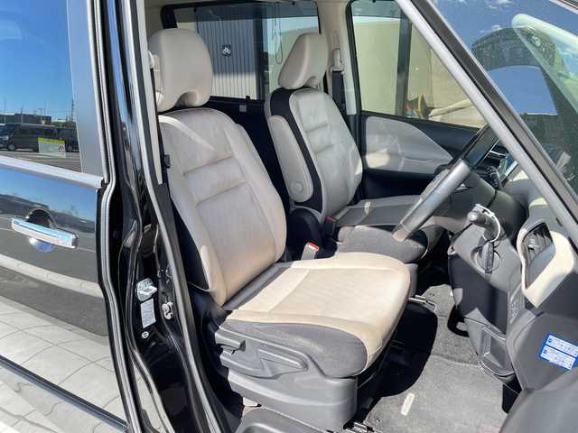 日産 セレナ ハイウェイスター 愛知県 2017(平29)年 7.9万km ダイヤモンドブラック 純正9型ナビ/フリップダウンモニター/両側パワースライドドア/クルーズコントロール/バックカメラ/コーナーセンサー/純正アルミホイール/LEDヘッドライト/オートライト/ドライブレコーダー/ETC/衝突軽減システム/フルセグ/CD DVD/Bluetooth/ステアリングスイッチ/スマートキー/プッシュスタート