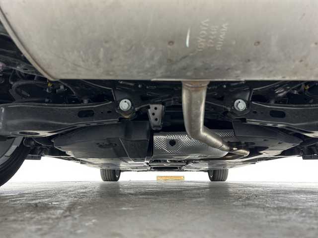 トヨタ プリウス Z 奈良県 2023(令5)年 1.9万km プラチナホワイトパールマイカ メーカーオプション/GRフロントスポイラー/パノラマサンルーフ/デジタルインナーミラー/純正ドライブレコーダー/装備/12.3インチディスプレイオーディオプラス/(ナビ/フルセグTV/Bluetooth)/パノラミックビューモニター/ブラインドスポットモニター/セーフティセンス/・レーダークルーズコントロール/・プリクラッシュセーフティ/・車線逸脱警報/トヨタチームメイト（アドバンスドパーク）/純正5本スポーク18インチアルミホイール/自動防眩ミラー/ステアリングヒーター/ナノイーX/合皮スポーティシート/運転席パワーシート/前席シートヒーター/前席シートベンチレーション/パワーバックドア/ワイヤレス充電/ビルトインETC2.0/アクセサリーコンセント