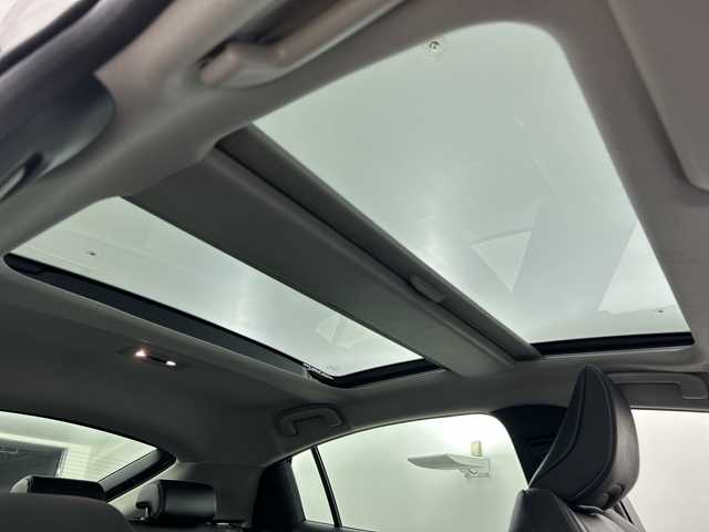 トヨタ プリウス Z 愛知県 2023(令5)年 1.9万km プラチナホワイトパールマイカ メーカーオプション/GRフロントスポイラー/パノラマサンルーフ/デジタルインナーミラー/純正ドライブレコーダー/装備/12.3インチディスプレイオーディオプラス/(ナビ/フルセグTV/Bluetooth)/パノラミックビューモニター/ブラインドスポットモニター/セーフティセンス/・レーダークルーズコントロール/・プリクラッシュセーフティ/・車線逸脱警報/トヨタチームメイト（アドバンスドパーク）/純正5本スポーク18インチアルミホイール/自動防眩ミラー/ステアリングヒーター/ナノイーX/合皮スポーティシート/運転席パワーシート/前席シートヒーター/前席シートベンチレーション/パワーバックドア/ワイヤレス充電/ビルトインETC2.0/アクセサリーコンセント