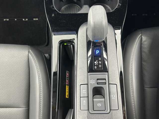 トヨタ プリウス Z 愛知県 2023(令5)年 1.9万km プラチナホワイトパールマイカ メーカーオプション/GRフロントスポイラー/パノラマサンルーフ/デジタルインナーミラー/純正ドライブレコーダー/装備/12.3インチディスプレイオーディオプラス/(ナビ/フルセグTV/Bluetooth)/パノラミックビューモニター/ブラインドスポットモニター/セーフティセンス/・レーダークルーズコントロール/・プリクラッシュセーフティ/・車線逸脱警報/トヨタチームメイト（アドバンスドパーク）/純正5本スポーク18インチアルミホイール/自動防眩ミラー/ステアリングヒーター/ナノイーX/合皮スポーティシート/運転席パワーシート/前席シートヒーター/前席シートベンチレーション/パワーバックドア/ワイヤレス充電/ビルトインETC2.0/アクセサリーコンセント