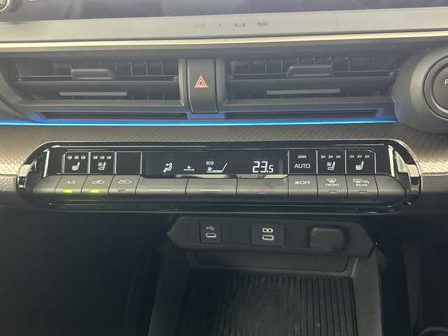 トヨタ プリウス Z 愛知県 2023(令5)年 1.9万km プラチナホワイトパールマイカ メーカーオプション/GRフロントスポイラー/パノラマサンルーフ/デジタルインナーミラー/純正ドライブレコーダー/装備/12.3インチディスプレイオーディオプラス/(ナビ/フルセグTV/Bluetooth)/パノラミックビューモニター/ブラインドスポットモニター/セーフティセンス/・レーダークルーズコントロール/・プリクラッシュセーフティ/・車線逸脱警報/トヨタチームメイト（アドバンスドパーク）/純正5本スポーク18インチアルミホイール/自動防眩ミラー/ステアリングヒーター/ナノイーX/合皮スポーティシート/運転席パワーシート/前席シートヒーター/前席シートベンチレーション/パワーバックドア/ワイヤレス充電/ビルトインETC2.0/アクセサリーコンセント