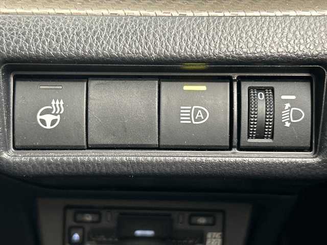トヨタ プリウス Z 愛知県 2023(令5)年 1.9万km プラチナホワイトパールマイカ メーカーオプション/GRフロントスポイラー/パノラマサンルーフ/デジタルインナーミラー/純正ドライブレコーダー/装備/12.3インチディスプレイオーディオプラス/(ナビ/フルセグTV/Bluetooth)/パノラミックビューモニター/ブラインドスポットモニター/セーフティセンス/・レーダークルーズコントロール/・プリクラッシュセーフティ/・車線逸脱警報/トヨタチームメイト（アドバンスドパーク）/純正5本スポーク18インチアルミホイール/自動防眩ミラー/ステアリングヒーター/ナノイーX/合皮スポーティシート/運転席パワーシート/前席シートヒーター/前席シートベンチレーション/パワーバックドア/ワイヤレス充電/ビルトインETC2.0/アクセサリーコンセント