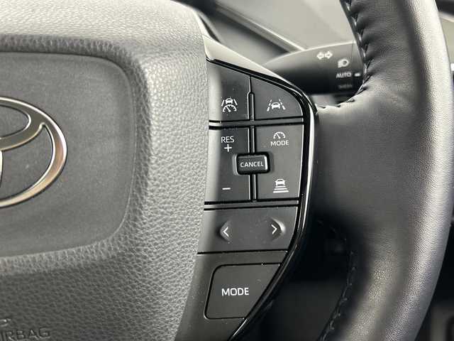 トヨタ プリウス Z 愛知県 2023(令5)年 1.9万km プラチナホワイトパールマイカ メーカーオプション/GRフロントスポイラー/パノラマサンルーフ/デジタルインナーミラー/純正ドライブレコーダー/装備/12.3インチディスプレイオーディオプラス/(ナビ/フルセグTV/Bluetooth)/パノラミックビューモニター/ブラインドスポットモニター/セーフティセンス/・レーダークルーズコントロール/・プリクラッシュセーフティ/・車線逸脱警報/トヨタチームメイト（アドバンスドパーク）/純正5本スポーク18インチアルミホイール/自動防眩ミラー/ステアリングヒーター/ナノイーX/合皮スポーティシート/運転席パワーシート/前席シートヒーター/前席シートベンチレーション/パワーバックドア/ワイヤレス充電/ビルトインETC2.0/アクセサリーコンセント