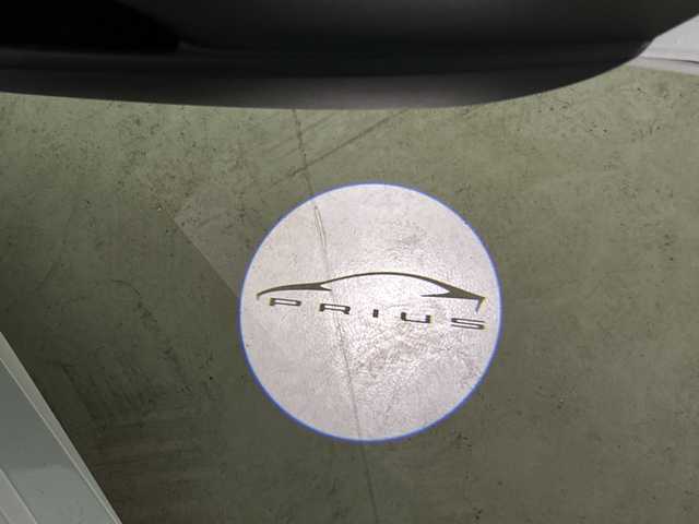 トヨタ プリウス Z 奈良県 2023(令5)年 1.9万km プラチナホワイトパールマイカ メーカーオプション/GRフロントスポイラー/パノラマサンルーフ/デジタルインナーミラー/純正ドライブレコーダー/装備/12.3インチディスプレイオーディオプラス/(ナビ/フルセグTV/Bluetooth)/パノラミックビューモニター/ブラインドスポットモニター/セーフティセンス/・レーダークルーズコントロール/・プリクラッシュセーフティ/・車線逸脱警報/トヨタチームメイト（アドバンスドパーク）/純正5本スポーク18インチアルミホイール/自動防眩ミラー/ステアリングヒーター/ナノイーX/合皮スポーティシート/運転席パワーシート/前席シートヒーター/前席シートベンチレーション/パワーバックドア/ワイヤレス充電/ビルトインETC2.0/アクセサリーコンセント