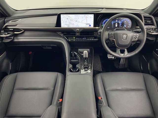 トヨタ クラウン エステート Z 秋田県 2025(令7)年 0.1万km ブラック 純正12.3インチナビ　/パノラマガラスルーフ　/パノラミックビューモニター/黒本革シート/衝突軽減ブレーキ　/レーダークルーズコントロール/パドルシフト/ヘッドアップディスプレイ/ブラインドスポットモニター/横滑り防止装置/レーンキープアシスト/クリアランスソナー/パーキングサポートブレーキ/後方車両接近告知/リヤクロストラフィックアラート/リアカメラディテクション/安心降車アシスト/発進遅れ告知/アドバンスパーク＆ドライブ/モデリスタエアロ/サイドガーニッシュ/ドアハンドルプロテクター/置くだけ充電　/ＬＥＤヘッドライト/オートマチックハイビーム/前席エアーシート　/前席シートヒーター/ステアリングヒーター/前席パワーシート（メモリ付き）/パワーバックドア　/デジタルインナーミラー/前席パワーシート/100V充電/電動パーキング/オートブレーキホールド/nanoeXエアコン/純正アルミホイール/純正フロアマット/スペアキー