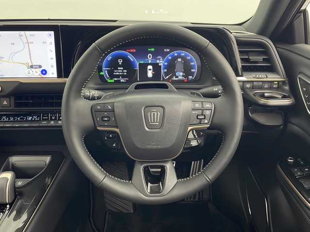 トヨタ クラウン エステート Z 秋田県 2025(令7)年 0.1万km ブラック 純正12.3インチナビ　/パノラマガラスルーフ　/パノラミックビューモニター/黒本革シート/衝突軽減ブレーキ　/レーダークルーズコントロール/パドルシフト/ヘッドアップディスプレイ/ブラインドスポットモニター/横滑り防止装置/レーンキープアシスト/クリアランスソナー/パーキングサポートブレーキ/後方車両接近告知/リヤクロストラフィックアラート/リアカメラディテクション/安心降車アシスト/発進遅れ告知/アドバンスパーク＆ドライブ/モデリスタエアロ/サイドガーニッシュ/ドアハンドルプロテクター/置くだけ充電　/ＬＥＤヘッドライト/オートマチックハイビーム/前席エアーシート　/前席シートヒーター/ステアリングヒーター/前席パワーシート（メモリ付き）/パワーバックドア　/デジタルインナーミラー/前席パワーシート/100V充電/電動パーキング/オートブレーキホールド/nanoeXエアコン/純正アルミホイール/純正フロアマット/スペアキー