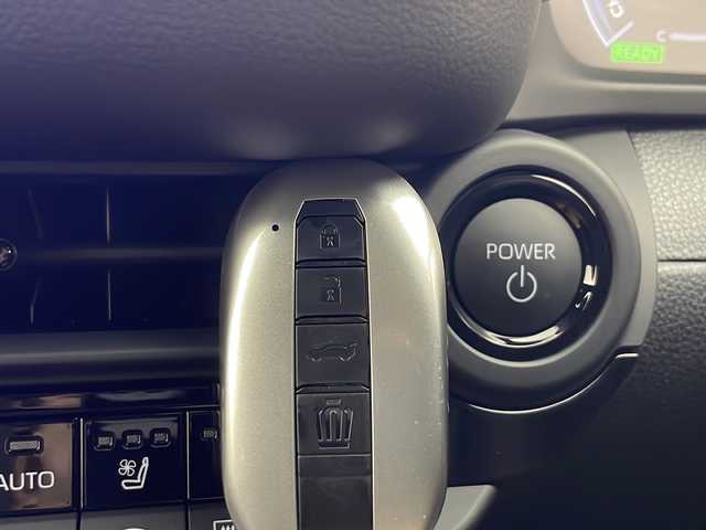 トヨタ クラウン エステート Z 秋田県 2025(令7)年 0.1万km ブラック 純正12.3インチナビ　/パノラマガラスルーフ　/パノラミックビューモニター/黒本革シート/衝突軽減ブレーキ　/レーダークルーズコントロール/パドルシフト/ヘッドアップディスプレイ/ブラインドスポットモニター/横滑り防止装置/レーンキープアシスト/クリアランスソナー/パーキングサポートブレーキ/後方車両接近告知/リヤクロストラフィックアラート/リアカメラディテクション/安心降車アシスト/発進遅れ告知/アドバンスパーク＆ドライブ/モデリスタエアロ/サイドガーニッシュ/ドアハンドルプロテクター/置くだけ充電　/ＬＥＤヘッドライト/オートマチックハイビーム/前席エアーシート　/前席シートヒーター/ステアリングヒーター/前席パワーシート（メモリ付き）/パワーバックドア　/デジタルインナーミラー/前席パワーシート/100V充電/電動パーキング/オートブレーキホールド/nanoeXエアコン/純正アルミホイール/純正フロアマット/スペアキー