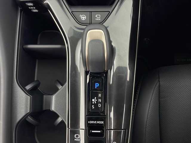 トヨタ クラウン エステート Z 秋田県 2025(令7)年 0.1万km ブラック 純正12.3インチナビ　/パノラマガラスルーフ　/パノラミックビューモニター/黒本革シート/衝突軽減ブレーキ　/レーダークルーズコントロール/パドルシフト/ヘッドアップディスプレイ/ブラインドスポットモニター/横滑り防止装置/レーンキープアシスト/クリアランスソナー/パーキングサポートブレーキ/後方車両接近告知/リヤクロストラフィックアラート/リアカメラディテクション/安心降車アシスト/発進遅れ告知/アドバンスパーク＆ドライブ/モデリスタエアロ/サイドガーニッシュ/ドアハンドルプロテクター/置くだけ充電　/ＬＥＤヘッドライト/オートマチックハイビーム/前席エアーシート　/前席シートヒーター/ステアリングヒーター/前席パワーシート（メモリ付き）/パワーバックドア　/デジタルインナーミラー/前席パワーシート/100V充電/電動パーキング/オートブレーキホールド/nanoeXエアコン/純正アルミホイール/純正フロアマット/スペアキー