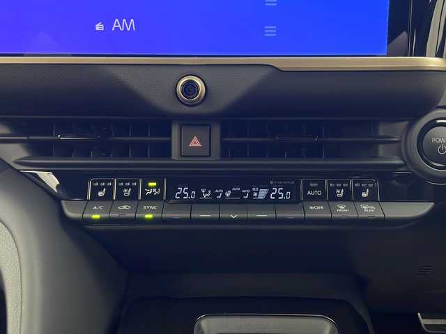 トヨタ クラウン エステート Z 秋田県 2025(令7)年 0.1万km ブラック 純正12.3インチナビ　/パノラマガラスルーフ　/パノラミックビューモニター/黒本革シート/衝突軽減ブレーキ　/レーダークルーズコントロール/パドルシフト/ヘッドアップディスプレイ/ブラインドスポットモニター/横滑り防止装置/レーンキープアシスト/クリアランスソナー/パーキングサポートブレーキ/後方車両接近告知/リヤクロストラフィックアラート/リアカメラディテクション/安心降車アシスト/発進遅れ告知/アドバンスパーク＆ドライブ/モデリスタエアロ/サイドガーニッシュ/ドアハンドルプロテクター/置くだけ充電　/ＬＥＤヘッドライト/オートマチックハイビーム/前席エアーシート　/前席シートヒーター/ステアリングヒーター/前席パワーシート（メモリ付き）/パワーバックドア　/デジタルインナーミラー/前席パワーシート/100V充電/電動パーキング/オートブレーキホールド/nanoeXエアコン/純正アルミホイール/純正フロアマット/スペアキー