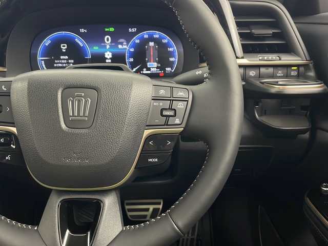 トヨタ クラウン エステート Z 秋田県 2025(令7)年 0.1万km ブラック 純正12.3インチナビ　/パノラマガラスルーフ　/パノラミックビューモニター/黒本革シート/衝突軽減ブレーキ　/レーダークルーズコントロール/パドルシフト/ヘッドアップディスプレイ/ブラインドスポットモニター/横滑り防止装置/レーンキープアシスト/クリアランスソナー/パーキングサポートブレーキ/後方車両接近告知/リヤクロストラフィックアラート/リアカメラディテクション/安心降車アシスト/発進遅れ告知/アドバンスパーク＆ドライブ/モデリスタエアロ/サイドガーニッシュ/ドアハンドルプロテクター/置くだけ充電　/ＬＥＤヘッドライト/オートマチックハイビーム/前席エアーシート　/前席シートヒーター/ステアリングヒーター/前席パワーシート（メモリ付き）/パワーバックドア　/デジタルインナーミラー/前席パワーシート/100V充電/電動パーキング/オートブレーキホールド/nanoeXエアコン/純正アルミホイール/純正フロアマット/スペアキー