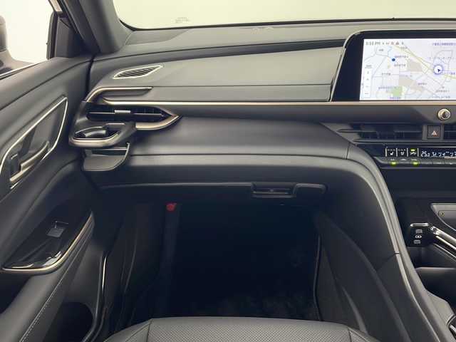 トヨタ クラウン エステート Z 秋田県 2025(令7)年 0.1万km ブラック 純正12.3インチナビ　/パノラマガラスルーフ　/パノラミックビューモニター/黒本革シート/衝突軽減ブレーキ　/レーダークルーズコントロール/パドルシフト/ヘッドアップディスプレイ/ブラインドスポットモニター/横滑り防止装置/レーンキープアシスト/クリアランスソナー/パーキングサポートブレーキ/後方車両接近告知/リヤクロストラフィックアラート/リアカメラディテクション/安心降車アシスト/発進遅れ告知/アドバンスパーク＆ドライブ/モデリスタエアロ/サイドガーニッシュ/ドアハンドルプロテクター/置くだけ充電　/ＬＥＤヘッドライト/オートマチックハイビーム/前席エアーシート　/前席シートヒーター/ステアリングヒーター/前席パワーシート（メモリ付き）/パワーバックドア　/デジタルインナーミラー/前席パワーシート/100V充電/電動パーキング/オートブレーキホールド/nanoeXエアコン/純正アルミホイール/純正フロアマット/スペアキー