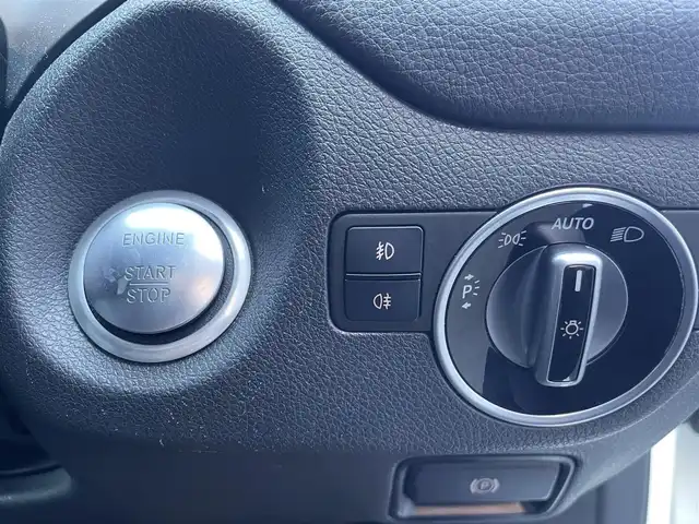 メルセデス・ベンツ ＧＬＡ２２０ 4マチック 栃木県 2019(令1)年 5.4万km ポーラホワイト パノラミックスライディングルーフ/Harman/Kardon/プレミアムパッケージ/黒革シート/パワーシート/シートヒーター/ナビ/フルセグTV/バックカメラ/ETC/パークトロニック/レーンキープアシスト/ブラインドスポット/ACC/ブレーキアシスト/パワーテールゲート/LEDヘッドライト/オートライト