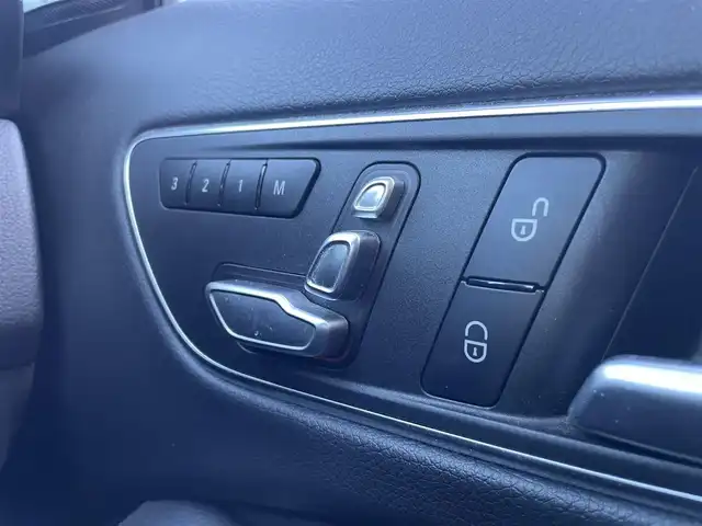 メルセデス・ベンツ ＧＬＡ２２０ 4マチック 栃木県 2019(令1)年 5.4万km ポーラホワイト パノラミックスライディングルーフ/Harman/Kardon/プレミアムパッケージ/黒革シート/パワーシート/シートヒーター/ナビ/フルセグTV/バックカメラ/ETC/パークトロニック/レーンキープアシスト/ブラインドスポット/ACC/ブレーキアシスト/パワーテールゲート/LEDヘッドライト/オートライト