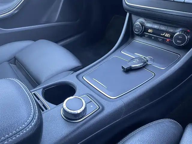 メルセデス・ベンツ ＧＬＡ２２０ 4マチック 栃木県 2019(令1)年 5.4万km ポーラホワイト パノラミックスライディングルーフ/Harman/Kardon/プレミアムパッケージ/黒革シート/パワーシート/シートヒーター/ナビ/フルセグTV/バックカメラ/ETC/パークトロニック/レーンキープアシスト/ブラインドスポット/ACC/ブレーキアシスト/パワーテールゲート/LEDヘッドライト/オートライト