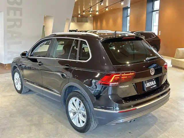 フォルクスワーゲン ティグアン TDI 4モーション ハイライン 道央・札幌 2018(平30)年 5.1万km ディープブラックパールエフェクト テクノロジーパッケージ/　・ヘッドアップディスプレイ/　・DCC/　・ダイナミックライトアシスト/　・パワーテールゲート/オールインセーフティ/　・ACC/　・レーンアシスト/　・トラフィックアシスト/　・サイドアシストプラス/　・360°カメラ/　・パークアシスト/　・リアトラフィックアラート/　・ダイナミックコーナリングライト/LEDヘッドライト/DiscoverProナビ/フルセグTV/CD/DVD/SD/USB/Bluetooth/シートヒーター/デジタルメータークラスター