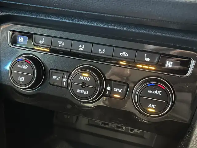 フォルクスワーゲン ティグアン TDI 4モーション ハイライン 道央・札幌 2018(平30)年 5.1万km ディープブラックパールエフェクト テクノロジーパッケージ/　・ヘッドアップディスプレイ/　・DCC/　・ダイナミックライトアシスト/　・パワーテールゲート/オールインセーフティ/　・ACC/　・レーンアシスト/　・トラフィックアシスト/　・サイドアシストプラス/　・360°カメラ/　・パークアシスト/　・リアトラフィックアラート/　・ダイナミックコーナリングライト/LEDヘッドライト/DiscoverProナビ/フルセグTV/CD/DVD/SD/USB/Bluetooth/シートヒーター/デジタルメータークラスター