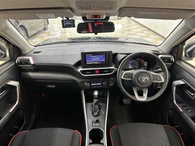 トヨタ ライズ Z 神奈川県 2022(令4)年 4.5万km ブラックマイカメタリック スマートアシスト/純正7インチSDナビ（NSCN-W68）/(Am/FM/CD/SD/Bluetooth/フルセグ/AUX)/前後ドライブレコーダー/ブラインドスポットモニター/衝突被害軽減システム/車線逸脱警報/バックカメラ/レーダークルーズコントロール/横滑り防止装置/ETC/アイドリングストップ/LEDヘッドライト/フォグランプ/オートライト/ウィンカーミラー/電動格納ミラー/純正17インチAW/シートヒーター/シートリフター/プッシュスタート/スマートキー/フロアマット/スペアキー/取扱説明書/保証書