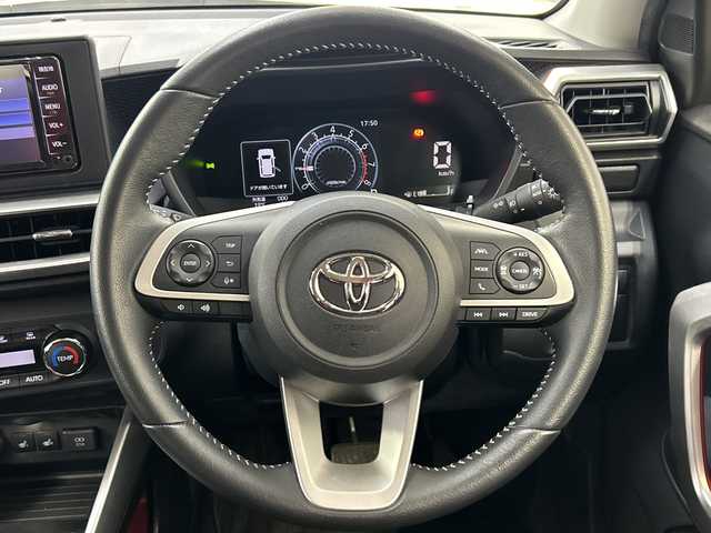 トヨタ ライズ Z 神奈川県 2022(令4)年 4.5万km ブラックマイカメタリック スマートアシスト/純正7インチSDナビ（NSCN-W68）/(Am/FM/CD/SD/Bluetooth/フルセグ/AUX)/前後ドライブレコーダー/ブラインドスポットモニター/衝突被害軽減システム/車線逸脱警報/バックカメラ/レーダークルーズコントロール/横滑り防止装置/ETC/アイドリングストップ/LEDヘッドライト/フォグランプ/オートライト/ウィンカーミラー/電動格納ミラー/純正17インチAW/シートヒーター/シートリフター/プッシュスタート/スマートキー/フロアマット/スペアキー/取扱説明書/保証書