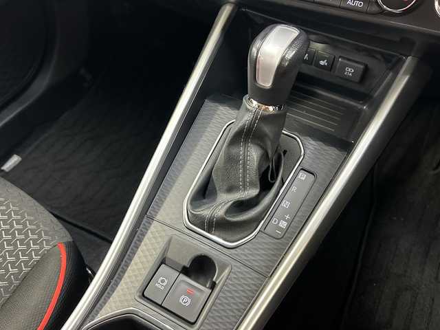 トヨタ ライズ Z 神奈川県 2022(令4)年 4.5万km ブラックマイカメタリック スマートアシスト/純正7インチSDナビ（NSCN-W68）/(Am/FM/CD/SD/Bluetooth/フルセグ/AUX)/前後ドライブレコーダー/ブラインドスポットモニター/衝突被害軽減システム/車線逸脱警報/バックカメラ/レーダークルーズコントロール/横滑り防止装置/ETC/アイドリングストップ/LEDヘッドライト/フォグランプ/オートライト/ウィンカーミラー/電動格納ミラー/純正17インチAW/シートヒーター/シートリフター/プッシュスタート/スマートキー/フロアマット/スペアキー/取扱説明書/保証書