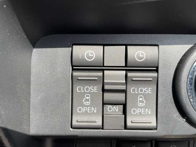 トヨタ ルーミー カスタムG 山形県 2021(令3)年 1.8万km ブラックマイカメタリック/ファイアークォーツレッドメタリック スマートアシストIII/・衝突回避支援ブレーキ機能/・先行車発進お知らせ機能/・車線逸脱警報機能/・標識認識機能/・ふらつき警報/・オートハイビーム/・コーナーセンサー/・アダプティブクルーズコントロール/両側パワースライドドア/純正ナビ(CD.DVD.BT.SD)/フルセグ/バックカメラ/アイドリングストップ/純正ドライブレコーダー/電動パーキングブレーキ/オートホールド/LEDヘッドライト/プッシュスタート/スマートキー