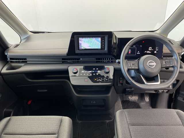 日産 セレナ ハイウェイスター V 群馬県 2023(令5)年 1.1万km ダイヤモンドブラック 禁煙車　社外ドライブレコーダー　アダプティブクルーズコントロール　横滑り防止装置　盗難防止装置　衝突被害軽減システム　社外SDナビ　アイドリングストップ　社外ETC　前後コーナーセンサー　ABS