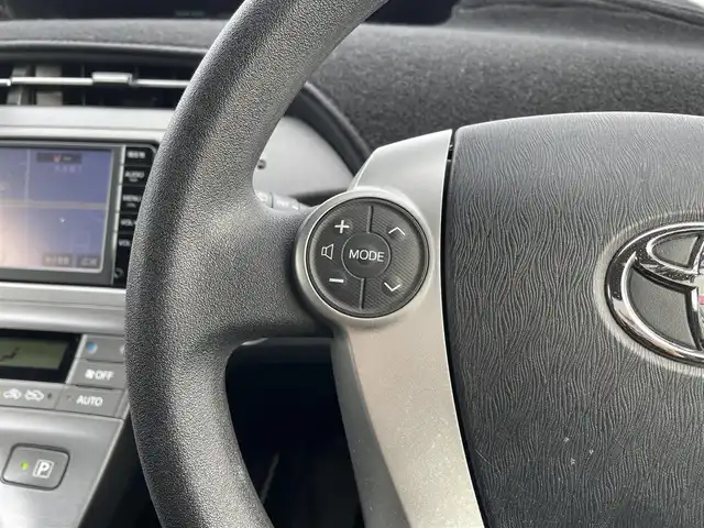 トヨタ プリウス S 栃木県 2015(平27)年 5万km ホワイトパールクリスタルシャイン 純正7インチナビ/フルセグTV/Bluetooth/AM/FM/TVキャンセラー/バックカメラ/ビルトインETC/スマートキー×2/プッシュEgスタート/ステアリングリモコン/ハロゲンライト/HIDフォグランプ/社外17インチAW/横滑り防止装置/キセノンフォグ/ドアバイザー/電動格納ミラー