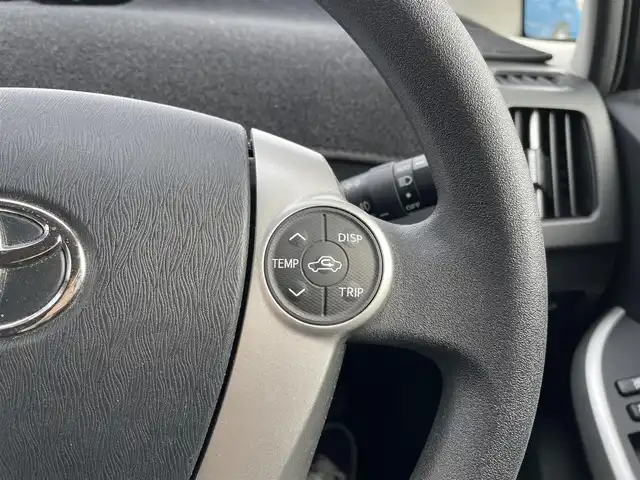 トヨタ プリウス S 栃木県 2015(平27)年 5万km ホワイトパールクリスタルシャイン 純正7インチナビ/フルセグTV/Bluetooth/AM/FM/TVキャンセラー/バックカメラ/ビルトインETC/スマートキー×2/プッシュEgスタート/ステアリングリモコン/ハロゲンライト/HIDフォグランプ/社外17インチAW/横滑り防止装置/キセノンフォグ/ドアバイザー/電動格納ミラー