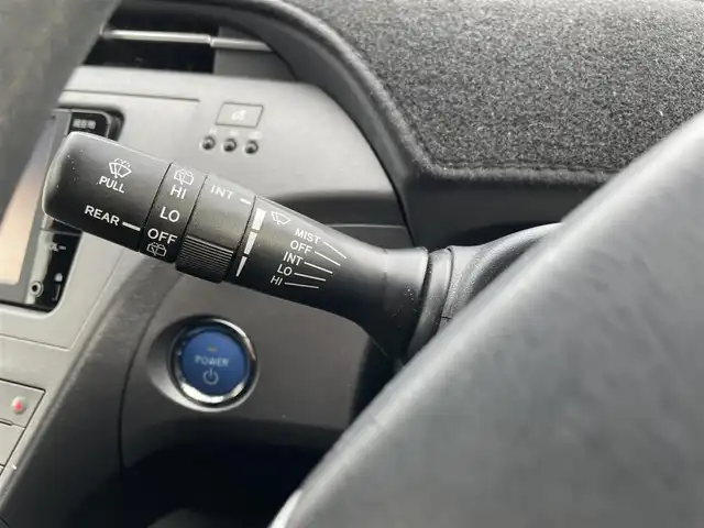 トヨタ プリウス S 栃木県 2015(平27)年 5万km ホワイトパールクリスタルシャイン 純正7インチナビ/フルセグTV/Bluetooth/AM/FM/TVキャンセラー/バックカメラ/ビルトインETC/スマートキー×2/プッシュEgスタート/ステアリングリモコン/ハロゲンライト/HIDフォグランプ/社外17インチAW/横滑り防止装置/キセノンフォグ/ドアバイザー/電動格納ミラー