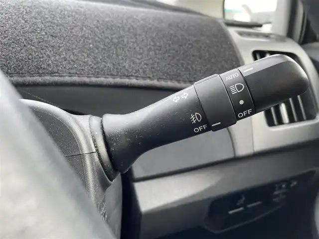 トヨタ プリウス S 栃木県 2015(平27)年 5万km ホワイトパールクリスタルシャイン 純正7インチナビ/フルセグTV/Bluetooth/AM/FM/TVキャンセラー/バックカメラ/ビルトインETC/スマートキー×2/プッシュEgスタート/ステアリングリモコン/ハロゲンライト/HIDフォグランプ/社外17インチAW/横滑り防止装置/キセノンフォグ/ドアバイザー/電動格納ミラー