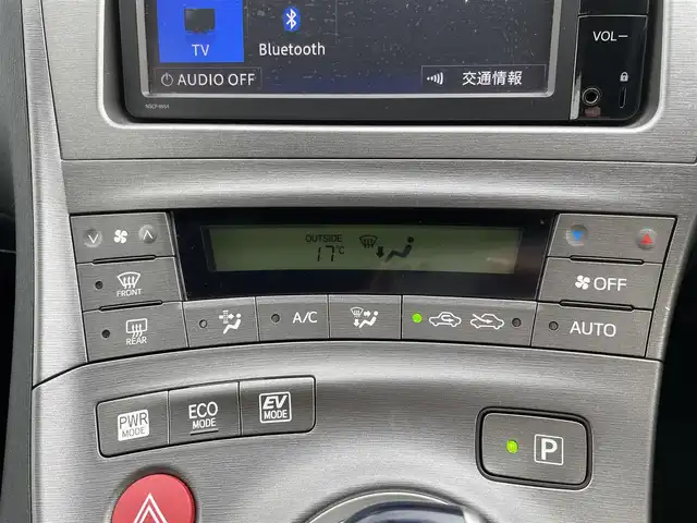 トヨタ プリウス S 栃木県 2015(平27)年 5万km ホワイトパールクリスタルシャイン 純正7インチナビ/フルセグTV/Bluetooth/AM/FM/TVキャンセラー/バックカメラ/ビルトインETC/スマートキー×2/プッシュEgスタート/ステアリングリモコン/ハロゲンライト/HIDフォグランプ/社外17インチAW/横滑り防止装置/キセノンフォグ/ドアバイザー/電動格納ミラー