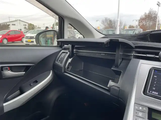 トヨタ プリウス S 栃木県 2015(平27)年 5万km ホワイトパールクリスタルシャイン 純正7インチナビ/フルセグTV/Bluetooth/AM/FM/TVキャンセラー/バックカメラ/ビルトインETC/スマートキー×2/プッシュEgスタート/ステアリングリモコン/ハロゲンライト/HIDフォグランプ/社外17インチAW/横滑り防止装置/キセノンフォグ/ドアバイザー/電動格納ミラー