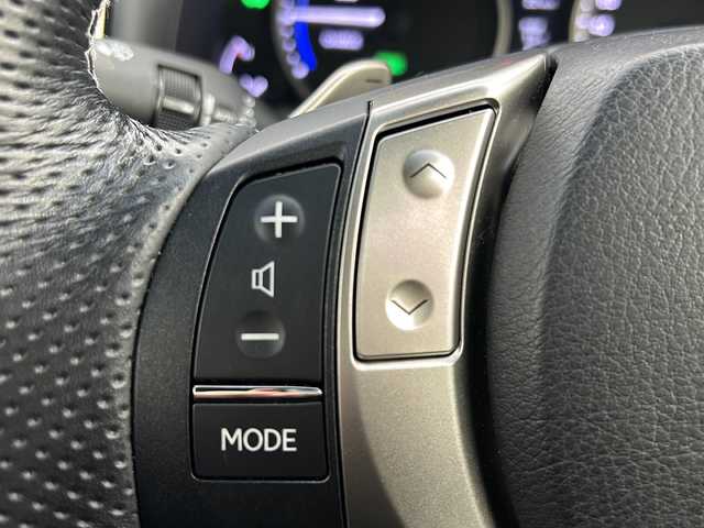 レクサス ＧＳ 300h Fスポーツ 宮城県 2015(平27)年 4.5万km ホワイトノーヴァガラスフレーク 禁煙車/レクサスセーフティシステム/・プリクラッシュセーフティ/・レーンディパーチャーアラート/・オートマチックハイビーム/・クリアランスソナー/クルーズコントロール/純正ナビ/・BT.CD.DVD.AUX.USB/フルセグTV/バックカメラ/本革シート/前席シートヒーター/前席エアシート/前席パワーシート/運転席シートメモリー/革巻ステアリング/ステアリングスイッチ/ステアリングヒーター/パドルシフト/プッシュスタート/スマートキー×２　/カードキー/アイドリングストップ/純正フロアマット/純正16inAW/LEDヘッドライト/LEDフォグランプ