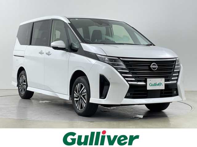 日産 セレナ ハイウェイスター V 道央・札幌 2023(令5)年 1.8万km プリズムホワイト ・4WD/・社外SDナビ・DVD・CD・SD・BT/・ワンセグTV/・全方位カメラ/・プロパイロット/・両側パワースライドドア/・ハンズフリーオートスライドドア/・デジタルインナーミラー/・エマージェンシーブレーキ/・ハンドル支援/・側方支援/・後方支援/・緊急支援/・先行車発進お知らせ/・標識検知支援/・駐車支援/・ふらつき警報/・横滑り防止/・パドルシフト/・ハンドルヒーター/・フロント＆セカンドシートヒーター/・ステアリングスイッチ/・LEDヘッドライト/・アイドリングストップ/・ヘッドライトレベライザー/・ビルトインETC/・プッシュスタート/・スマートキー/・革巻きステアリング