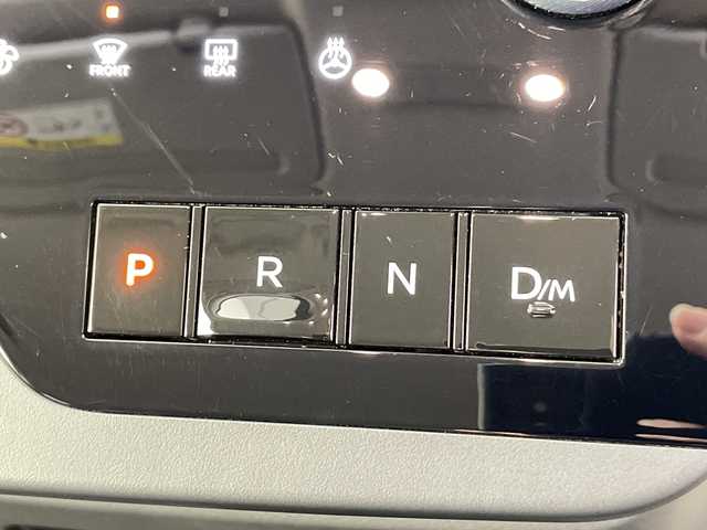 日産 セレナ ハイウェイスター V 道央・札幌 2023(令5)年 1.8万km プリズムホワイト ・4WD/・社外SDナビ・DVD・CD・SD・BT/・ワンセグTV/・全方位カメラ/・プロパイロット/・両側パワースライドドア/・ハンズフリーオートスライドドア/・デジタルインナーミラー/・エマージェンシーブレーキ/・ハンドル支援/・側方支援/・後方支援/・緊急支援/・先行車発進お知らせ/・標識検知支援/・駐車支援/・ふらつき警報/・横滑り防止/・パドルシフト/・ハンドルヒーター/・フロント＆セカンドシートヒーター/・ステアリングスイッチ/・LEDヘッドライト/・アイドリングストップ/・ヘッドライトレベライザー/・ビルトインETC/・プッシュスタート/・スマートキー/・革巻きステアリング