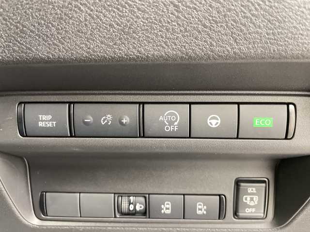 日産 セレナ ハイウェイスター V 道央・札幌 2023(令5)年 1.8万km プリズムホワイト ・4WD/・社外SDナビ・DVD・CD・SD・BT/・ワンセグTV/・全方位カメラ/・プロパイロット/・両側パワースライドドア/・ハンズフリーオートスライドドア/・デジタルインナーミラー/・エマージェンシーブレーキ/・ハンドル支援/・側方支援/・後方支援/・緊急支援/・先行車発進お知らせ/・標識検知支援/・駐車支援/・ふらつき警報/・横滑り防止/・パドルシフト/・ハンドルヒーター/・フロント＆セカンドシートヒーター/・ステアリングスイッチ/・LEDヘッドライト/・アイドリングストップ/・ヘッドライトレベライザー/・ビルトインETC/・プッシュスタート/・スマートキー/・革巻きステアリング